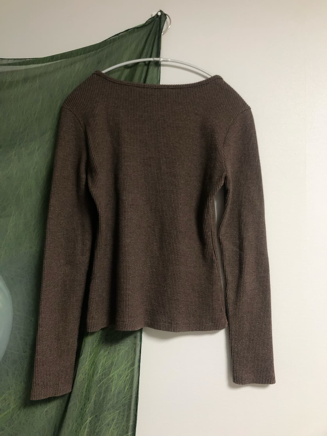 에트몽 ETMON 스퀘어넥 니트 브라운 상품이미지2