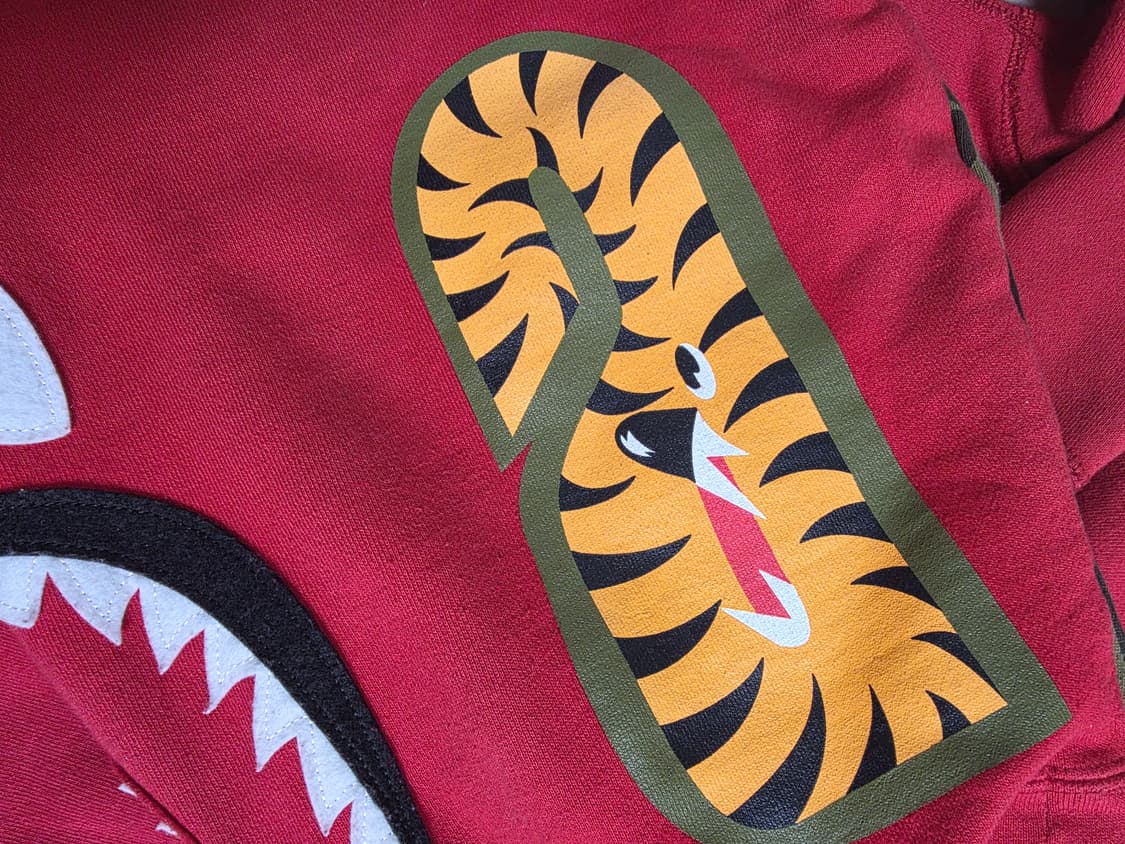 베이프 샤크후드 레드 카모 반반 후드집업 상품이미지3