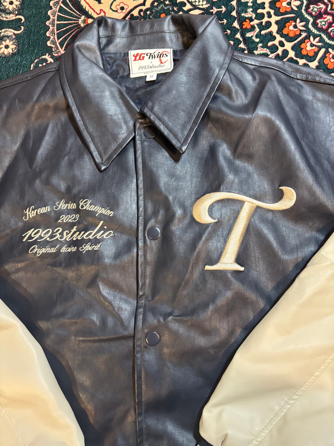 1933 LG TWINS 우승시즌 2023 야구 가죽 바시티 M 상품이미지2