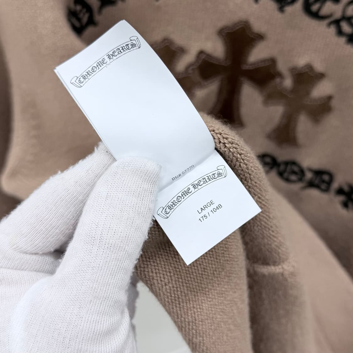 [S+급/L] 25SS 크롬하츠 세메터리 패치 캐시미어 후드티 상품이미지9