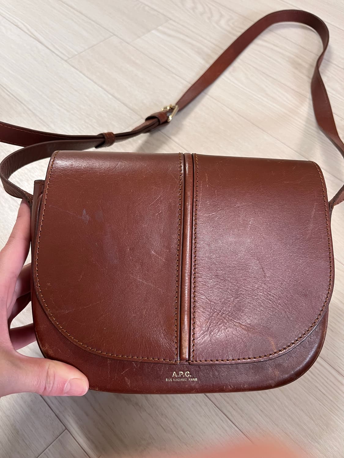 아페쎄 베티백 브라운 상품이미지1