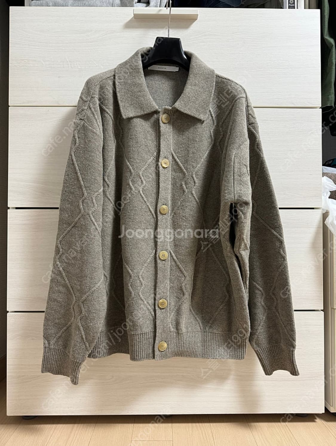 셔터 로고 패턴 폴로 가디건 상품이미지1