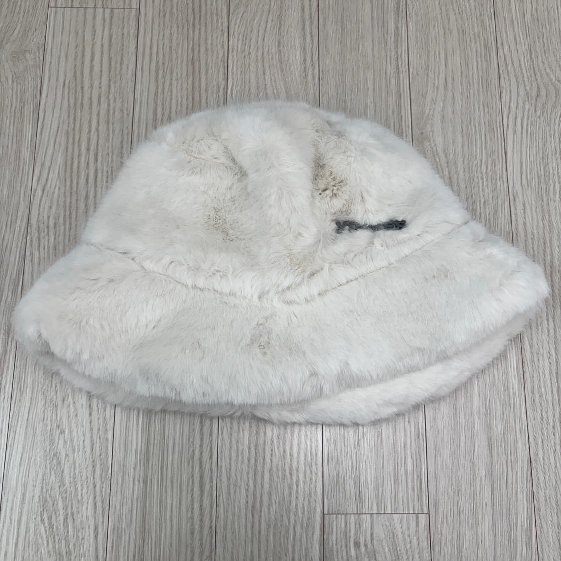 [새상품] 유희 퍼 버킷햇 화이트 상품이미지6