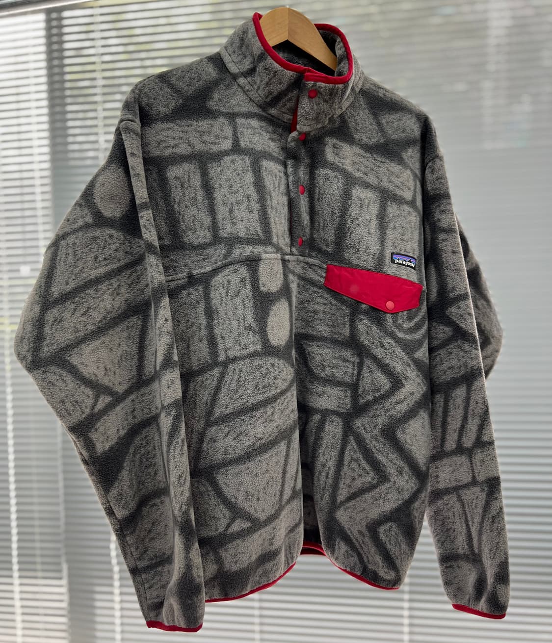 PATAGONIA Synchilla Aztec Stone Gray Red 상품이미지1