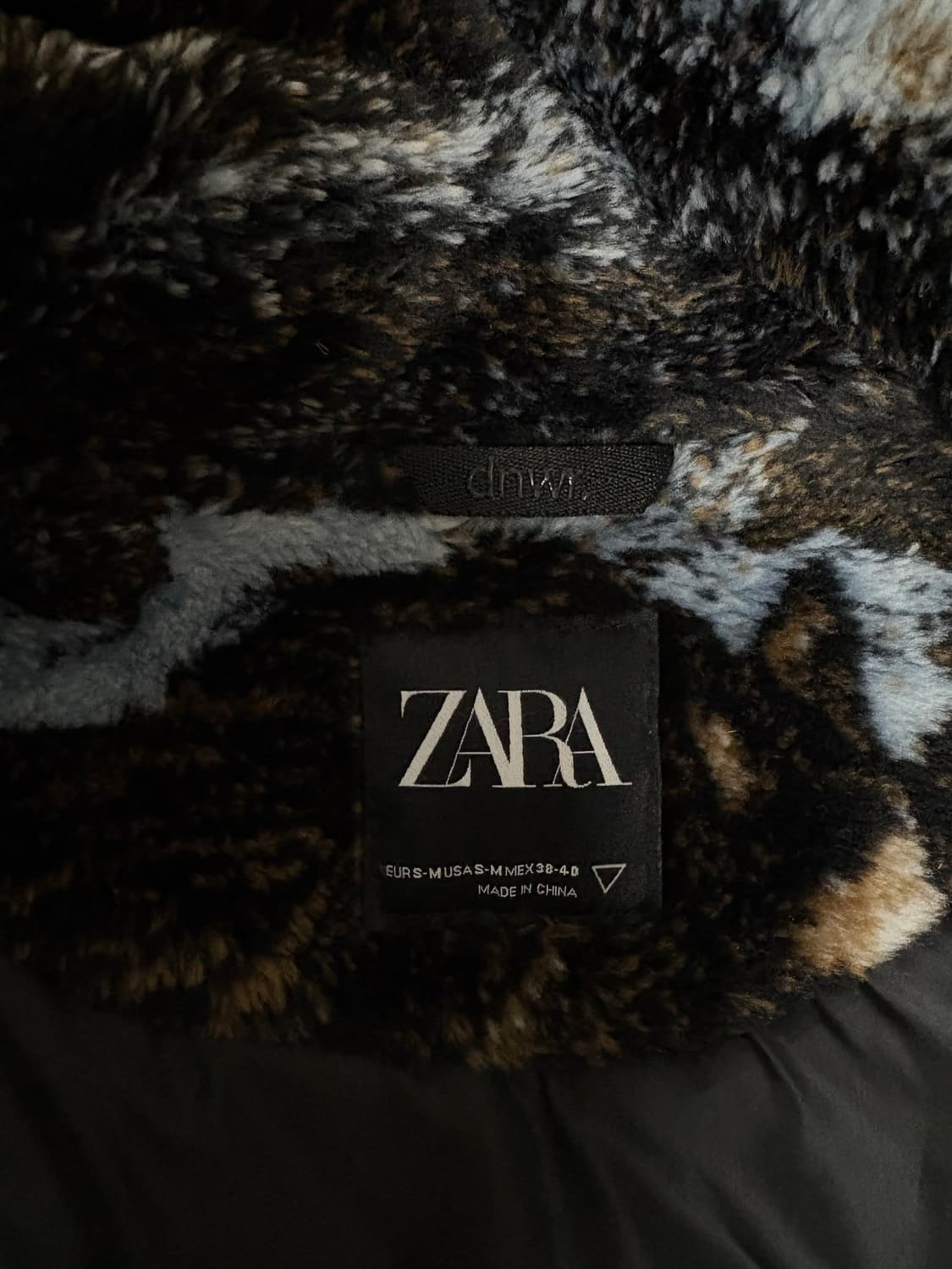 자라 퍼 홀스 프린트 플리스 자켓 상품이미지4