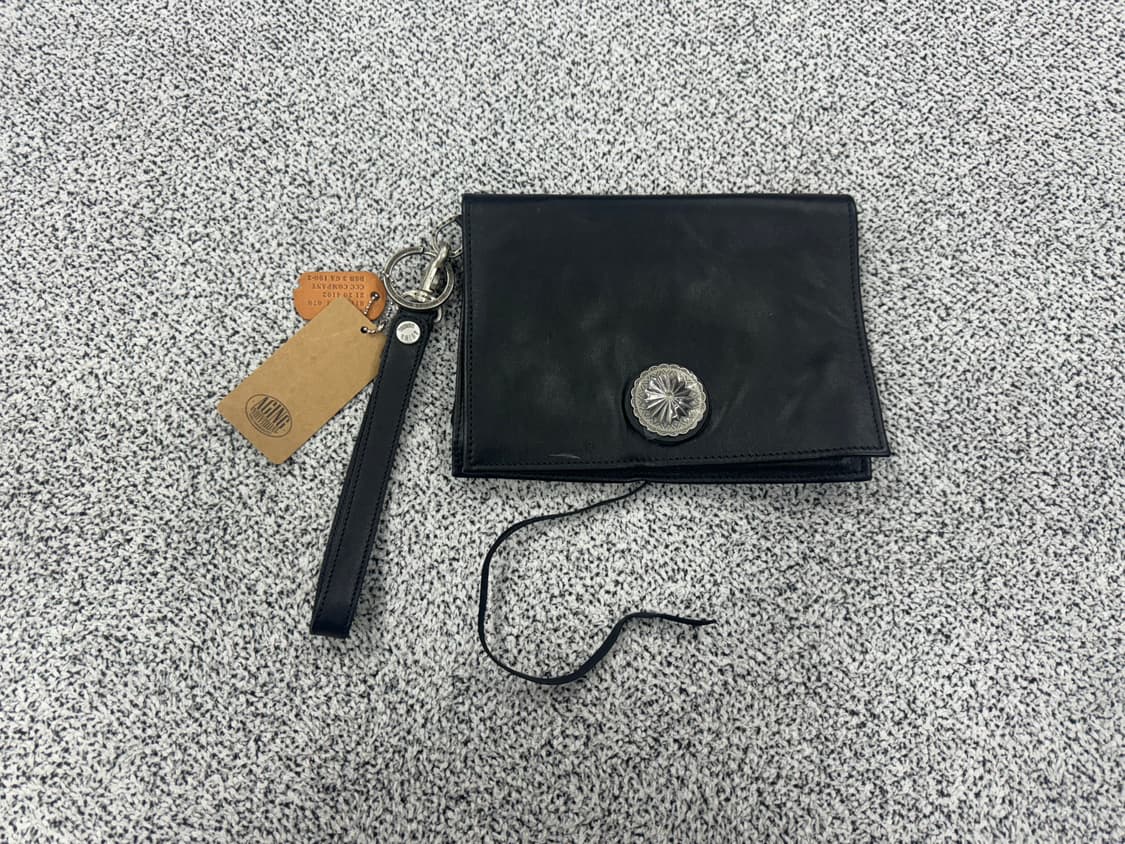 [새상품] AGINGCCC x 236 레더 콘쵸 클러치백 상품이미지1