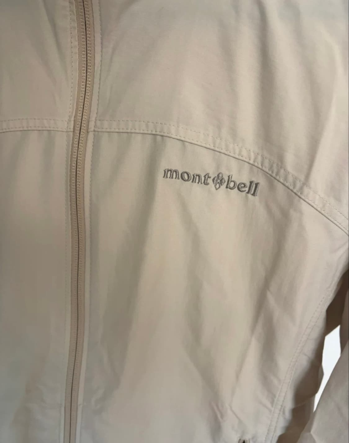 몽벨 바람막이 아이보리 색상 XL새상품 상품이미지2