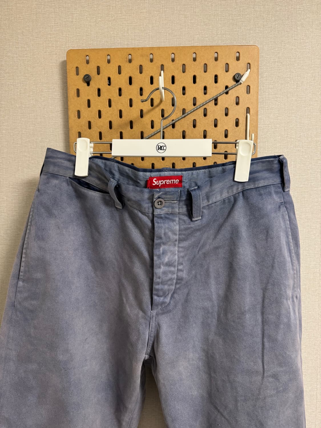 슈프림 치노 핀업걸 상품이미지2