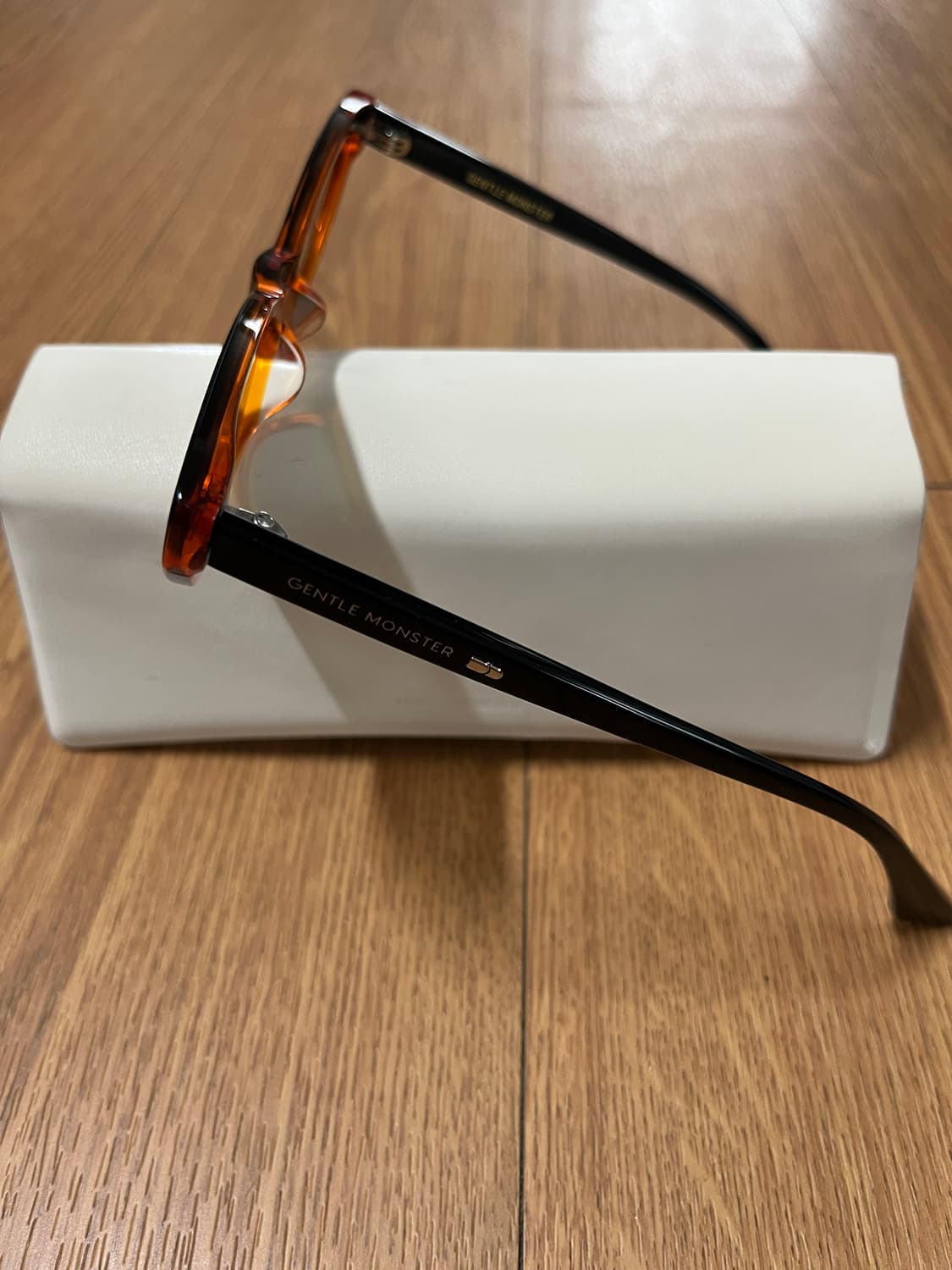 젠틀몬스터 PESH 선글라스 판매합니다 상품이미지10