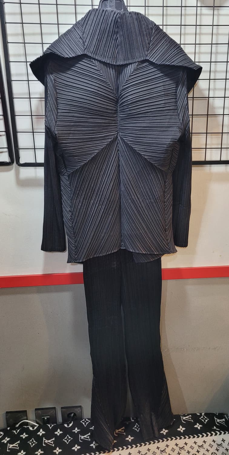 정품 이세이미야케 플리츠 가디건 + 플리츠 팬츠 셋업 상품이미지1