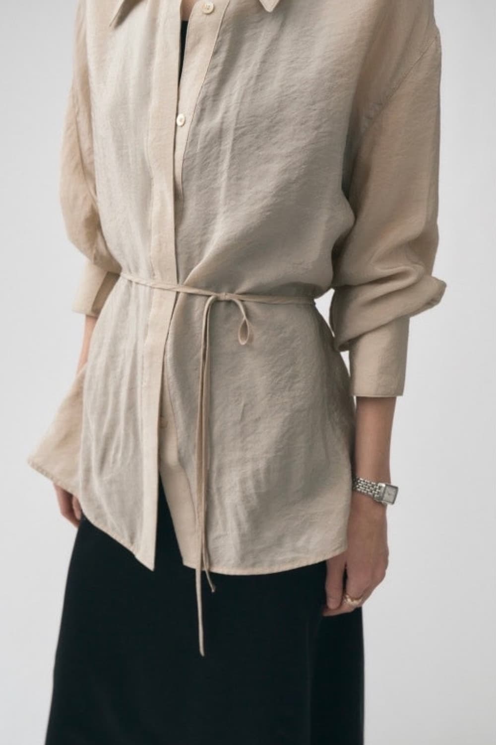 [새상품] 엘로주 드레이프 타이 블라우스 상품이미지4