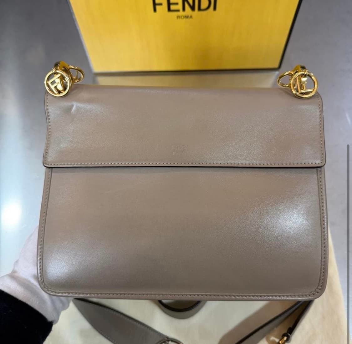 [리오브] 펜디 레더 칸 아이 F 숄더백 상품이미지3