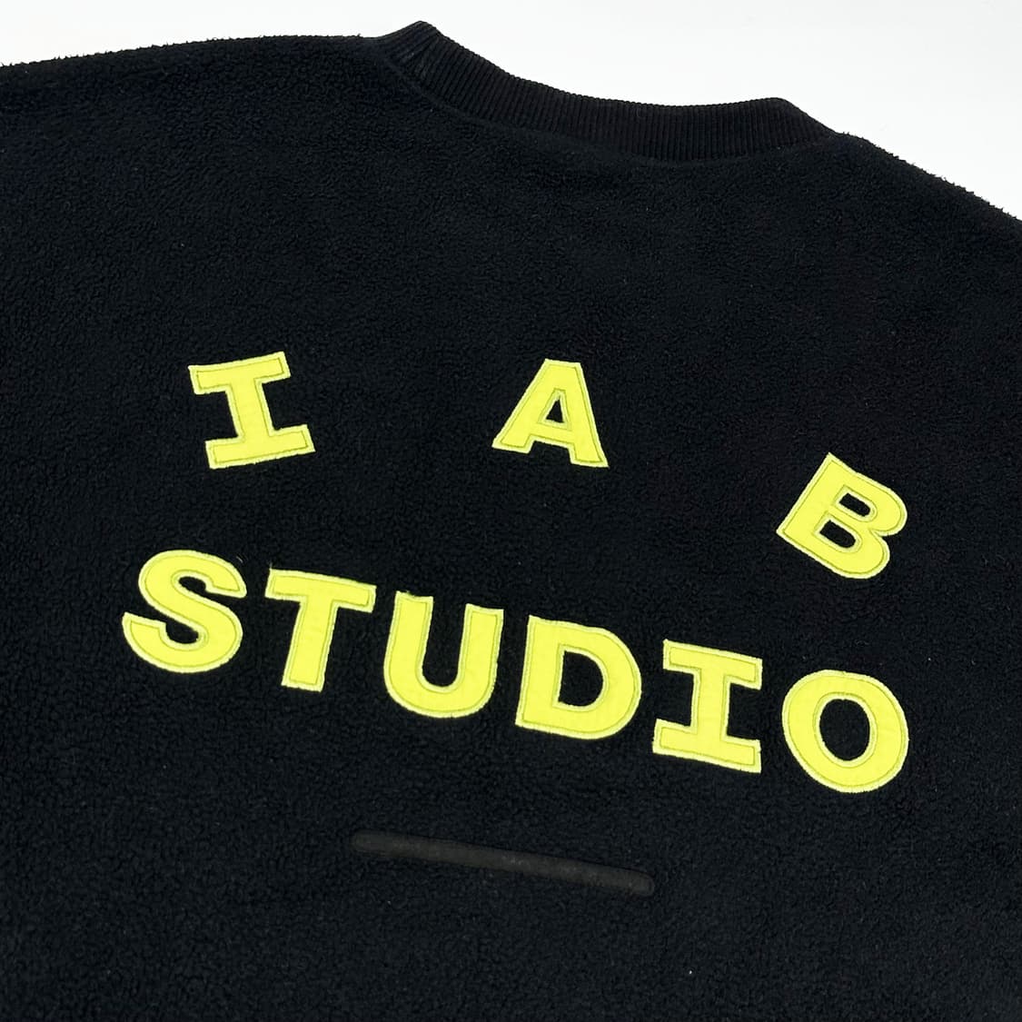 아이앱스튜디오 x 아식스 블랙 후리스 맨투맨 (M) 상품이미지6