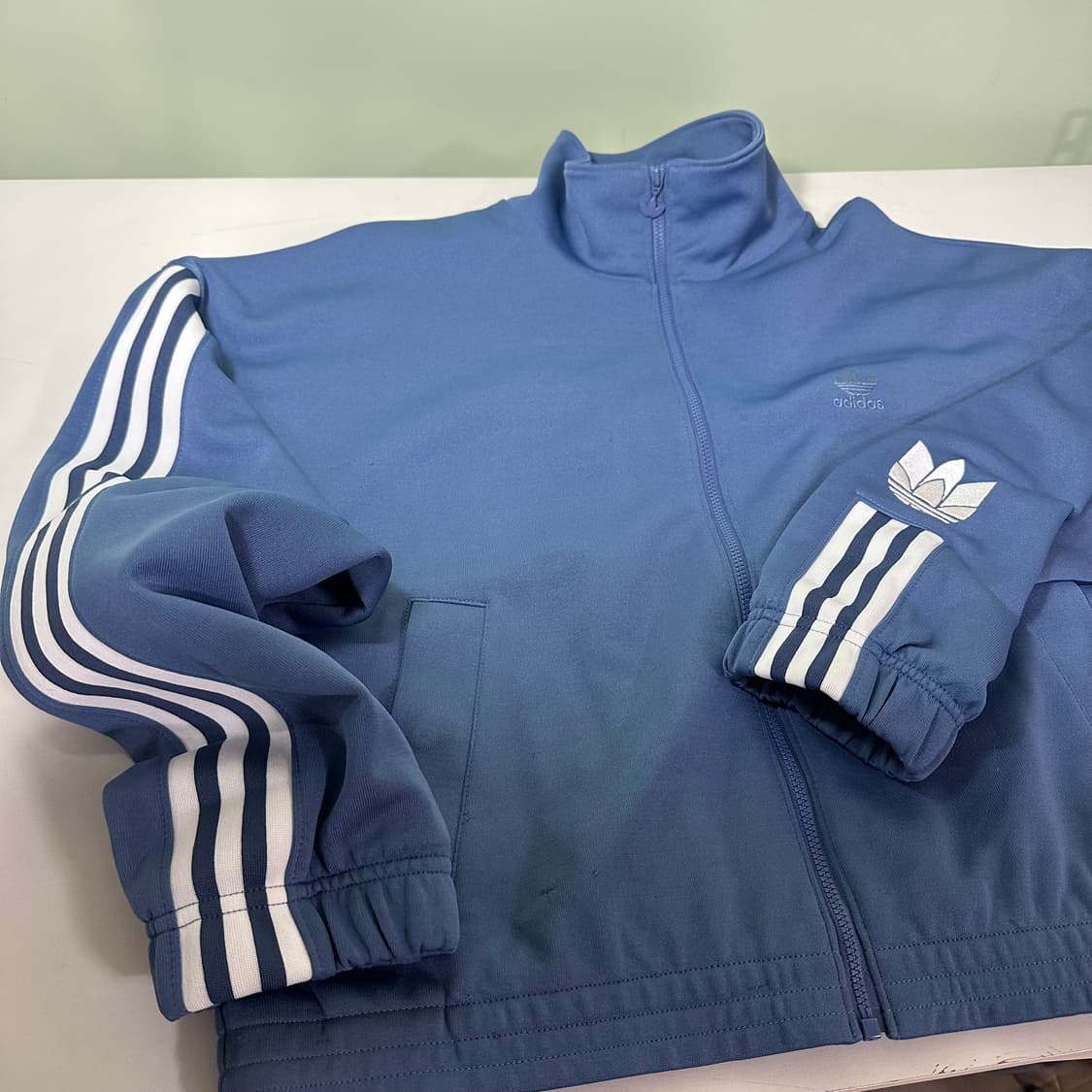 우먼L 아디다스 오리지날 스카이블루 오버핏 불꽃로고 트랙탑 상품이미지3