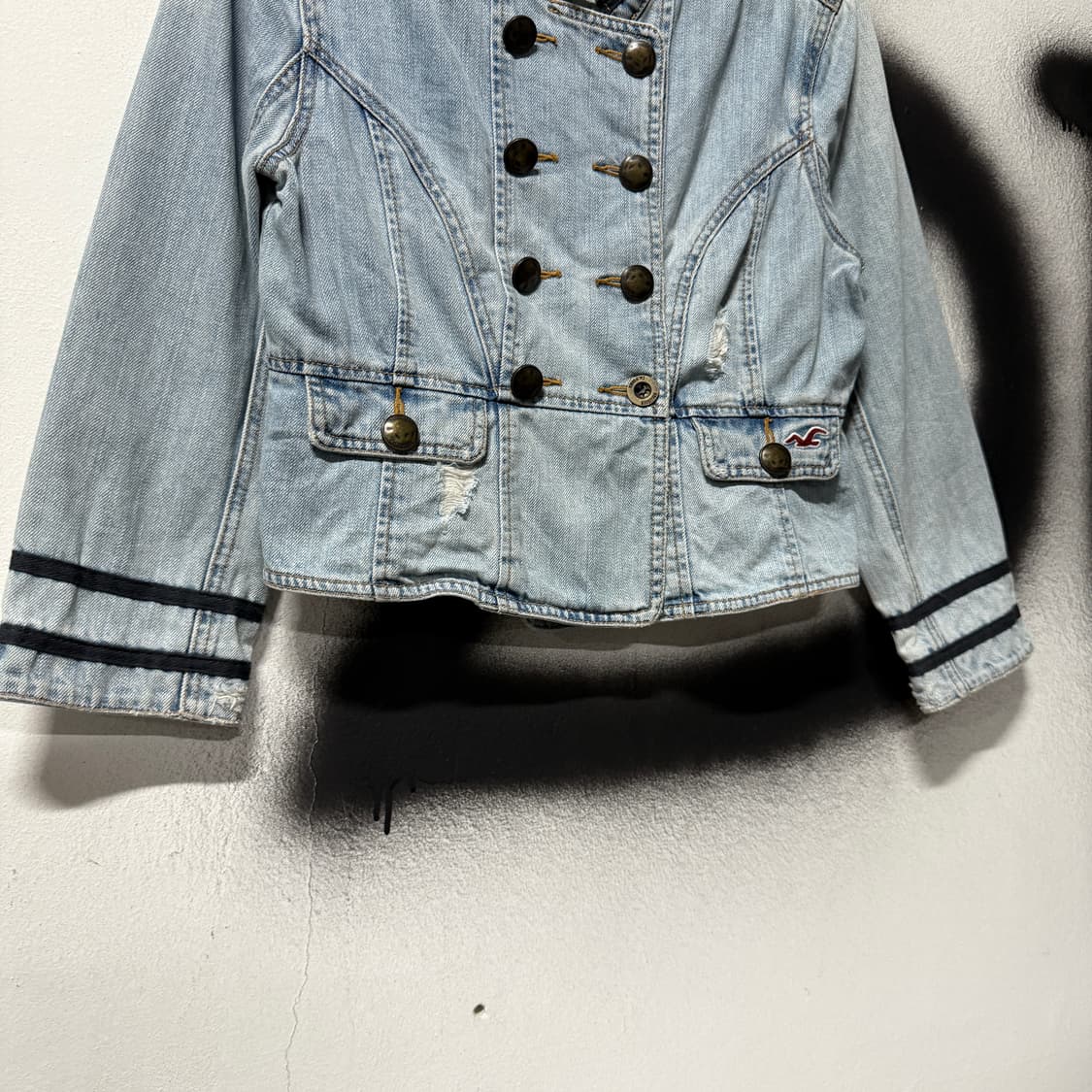 홀리스터 웨스턴 멀티 버튼 워싱 데미지 크롭 데님 자켓 상품이미지4