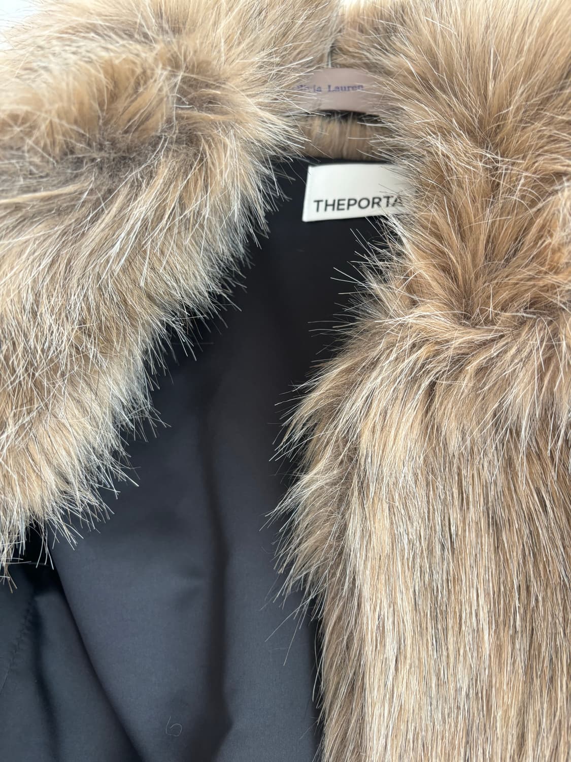 더 포르타 이번 신상 퍼자켓 팔아요. 상품이미지5