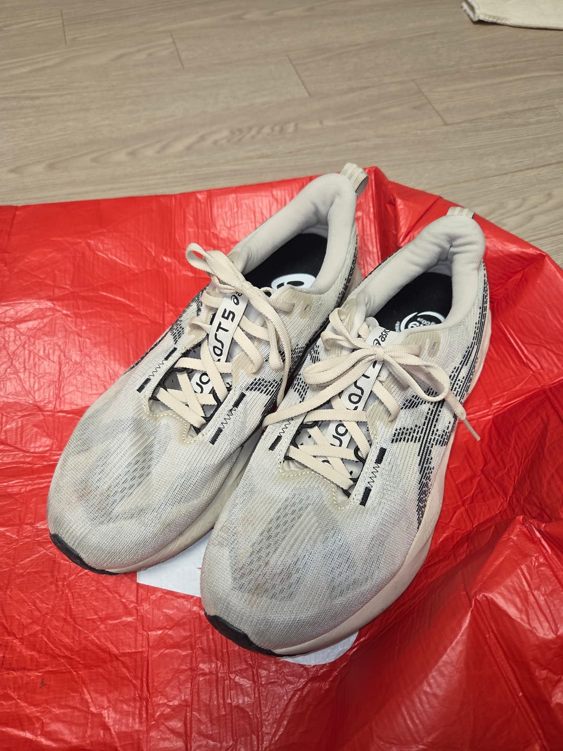 아식스 노바 블라스트5 오트밀 상품이미지1