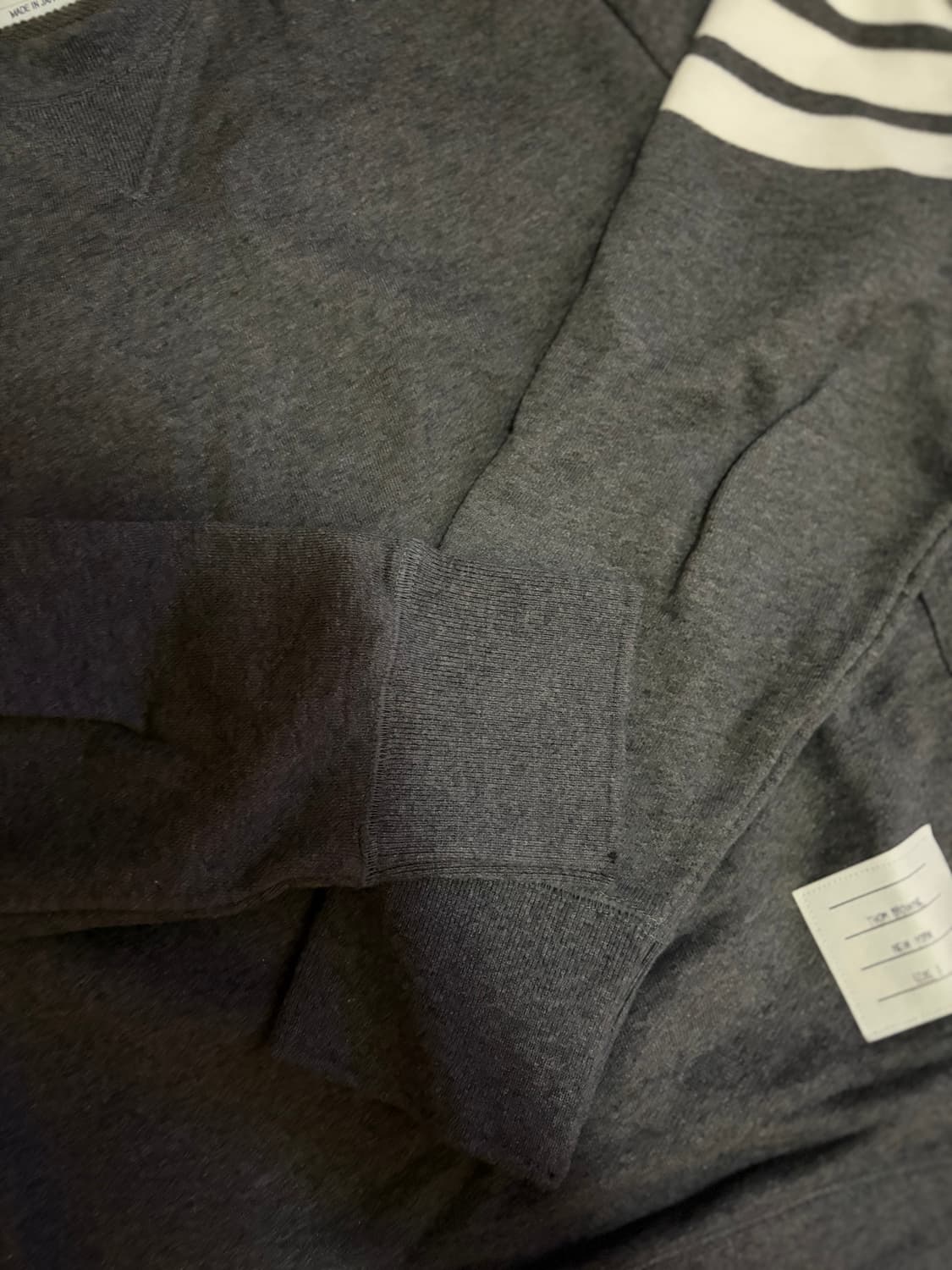 톰브라운 4바 스웨트셔츠 다크그레이 3사이즈 상품이미지5