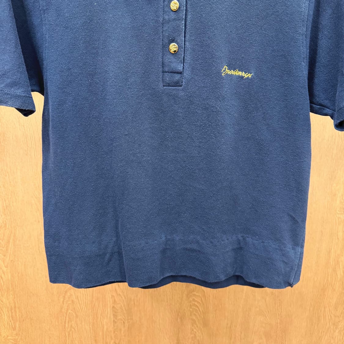 버버리 코튼 반팔 티셔츠 패턴 카라넥 골드 로고 프린팅 디테일 네이비 상품이미지5