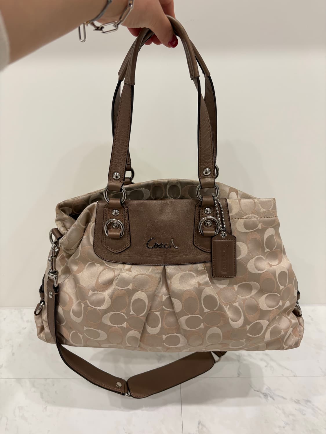 코치 빈티지애슐리시그니처새틴캐리올백 상품이미지4