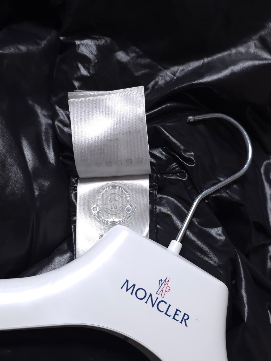 [3] 몽클레어 알릭스 22FW 알몬드 패딩 블랙 상품이미지9