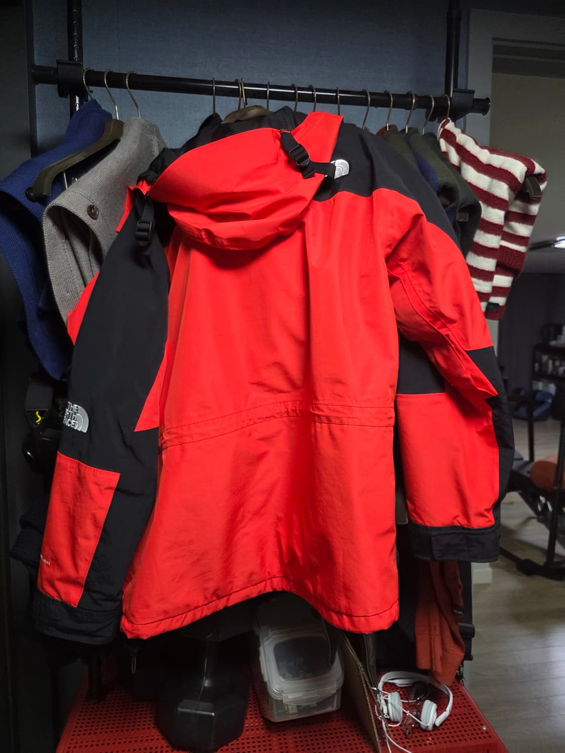 노스페이스 1994 레트로 마운틴  퓨처라이트 자켓 판매합니다. 상품이미지4