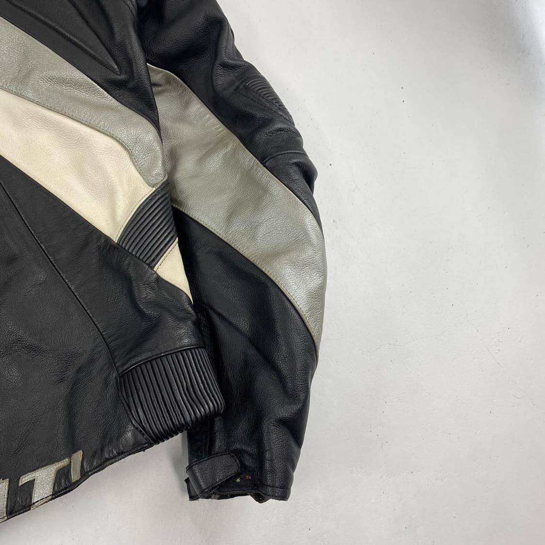 Revit 레빗 소가죽 프로덱터 모터사이클 자켓 (98) 상품이미지8