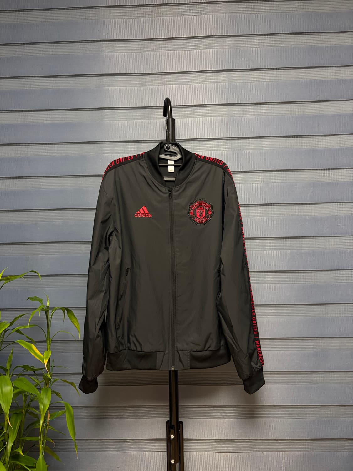 아디다스 맨체스터 유나이티드 바람막이 L 상품이미지1