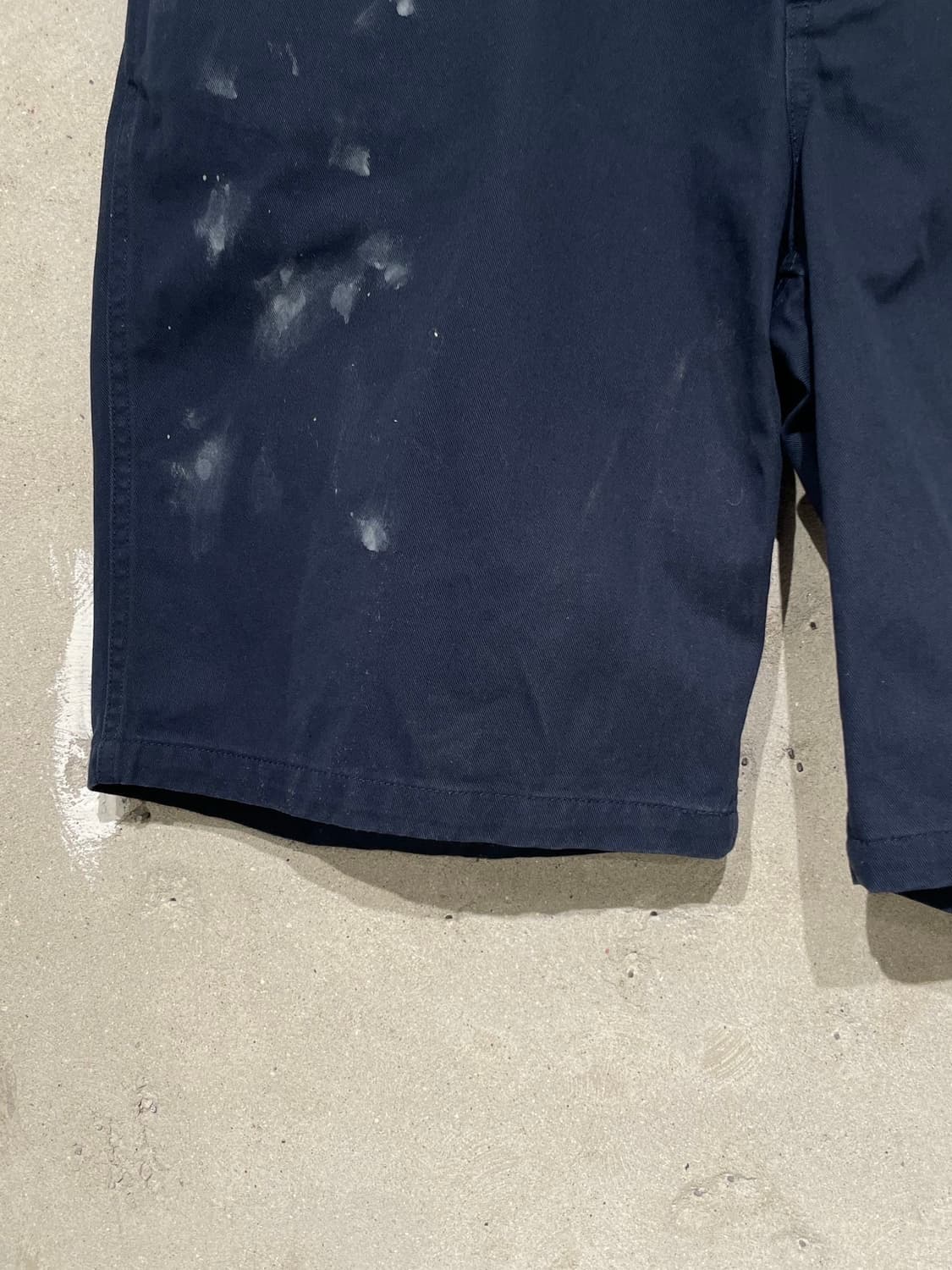 빔즈 x 바우와우 네이비 페인티드 빅 치노 쇼츠 상품이미지4