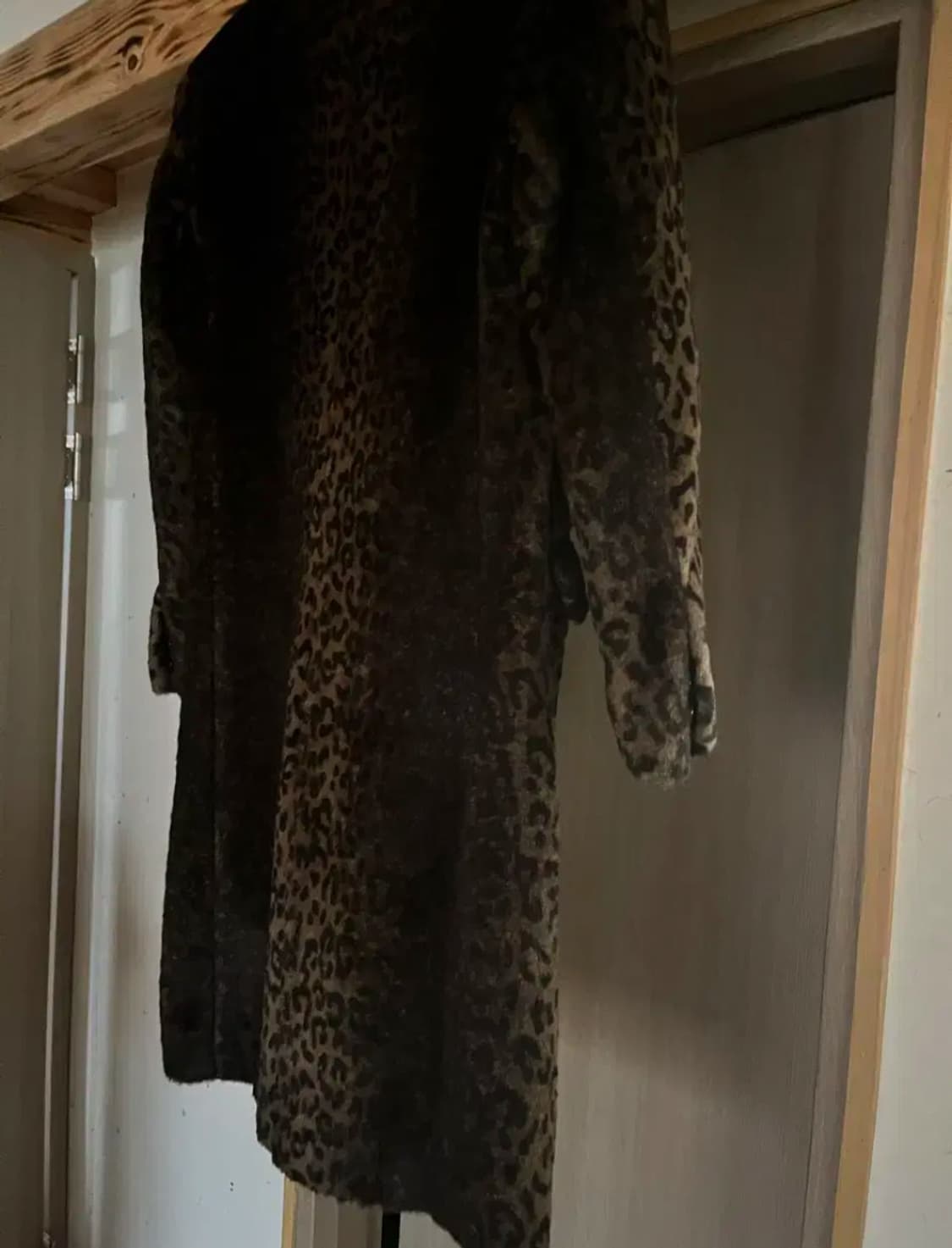 CR x 유니클로 레오퍼드 호피 퍼 코트 상품이미지4