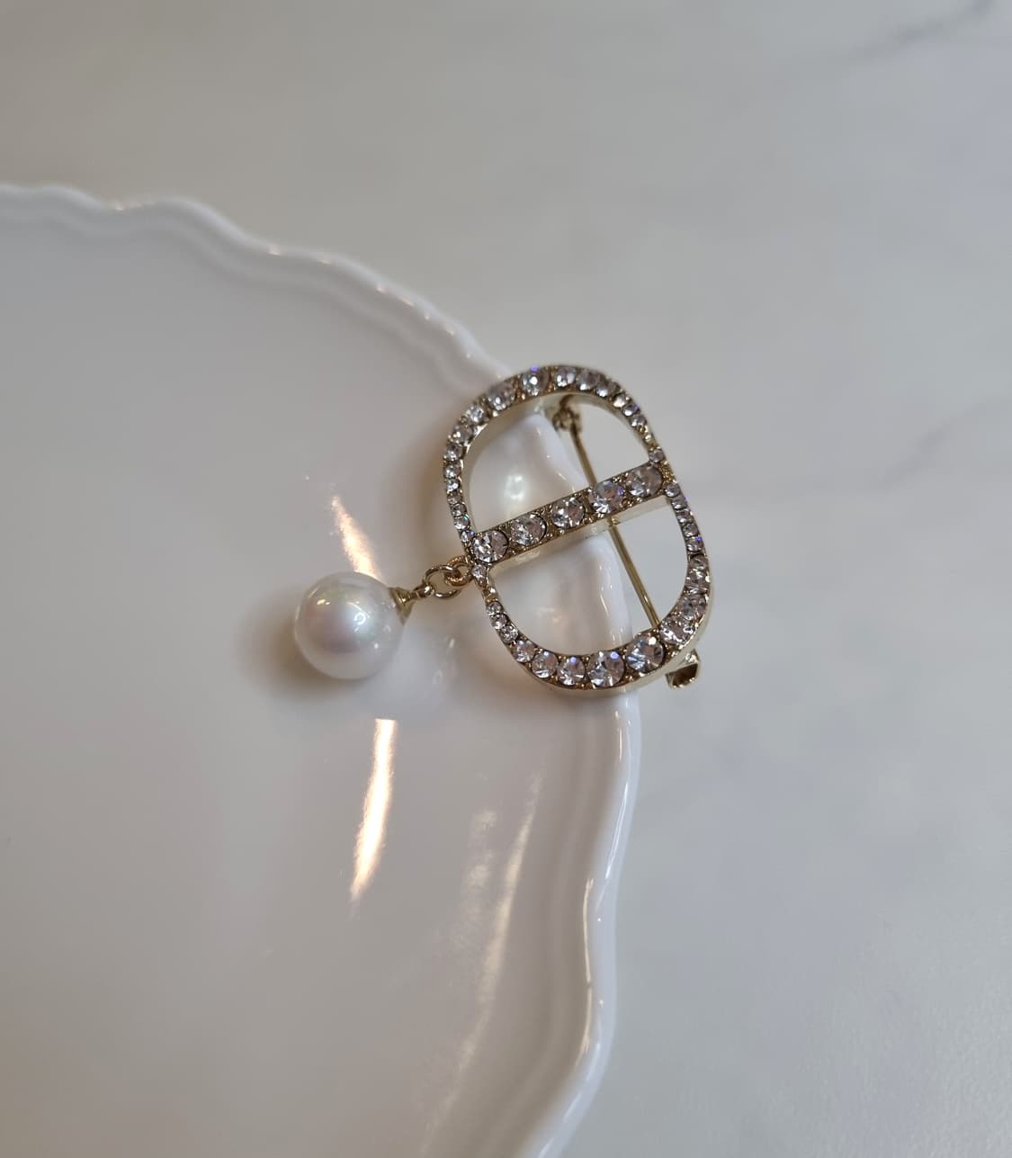 디올 업사이클링 큐빅 진주드롭 브로치 상품이미지3