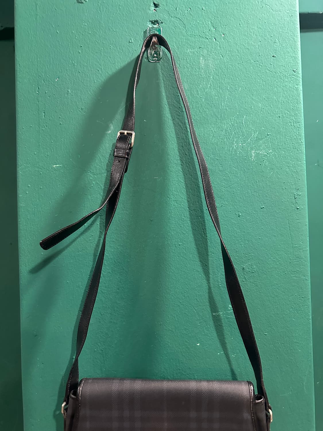 버버리 체크 크로스백 블랙 상품이미지2