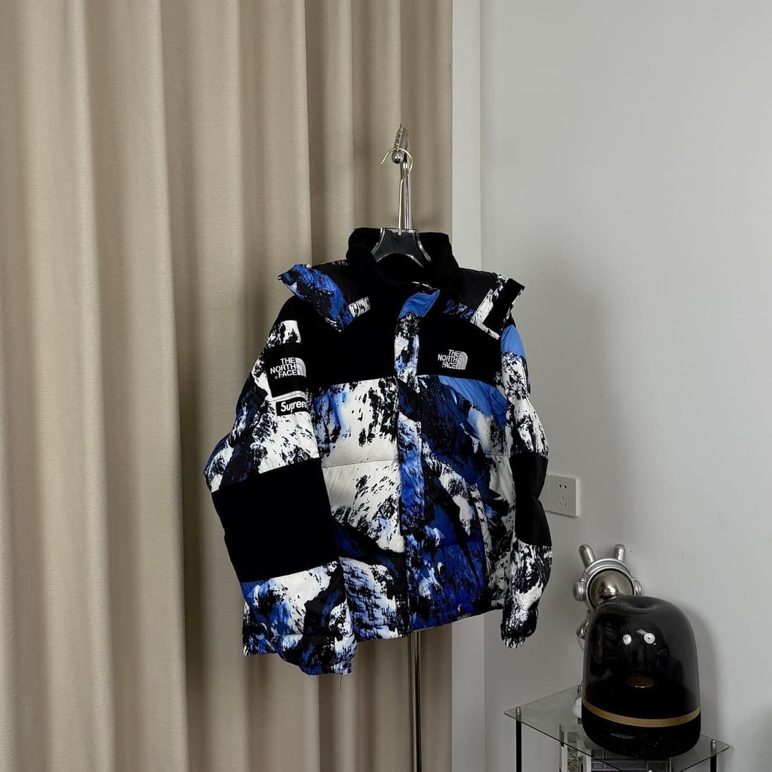 슈프림 x 노스페이스 마운틴 발토로 자켓 블루 화이트 - 17FW 상품이미지4
