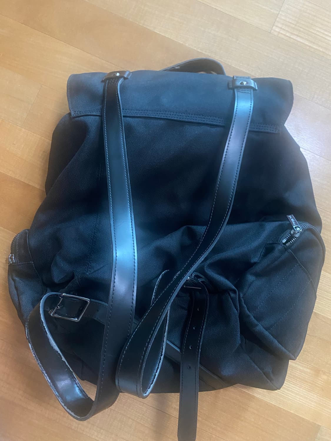 닥터마틴 백팩 판매합니다. 상품이미지2