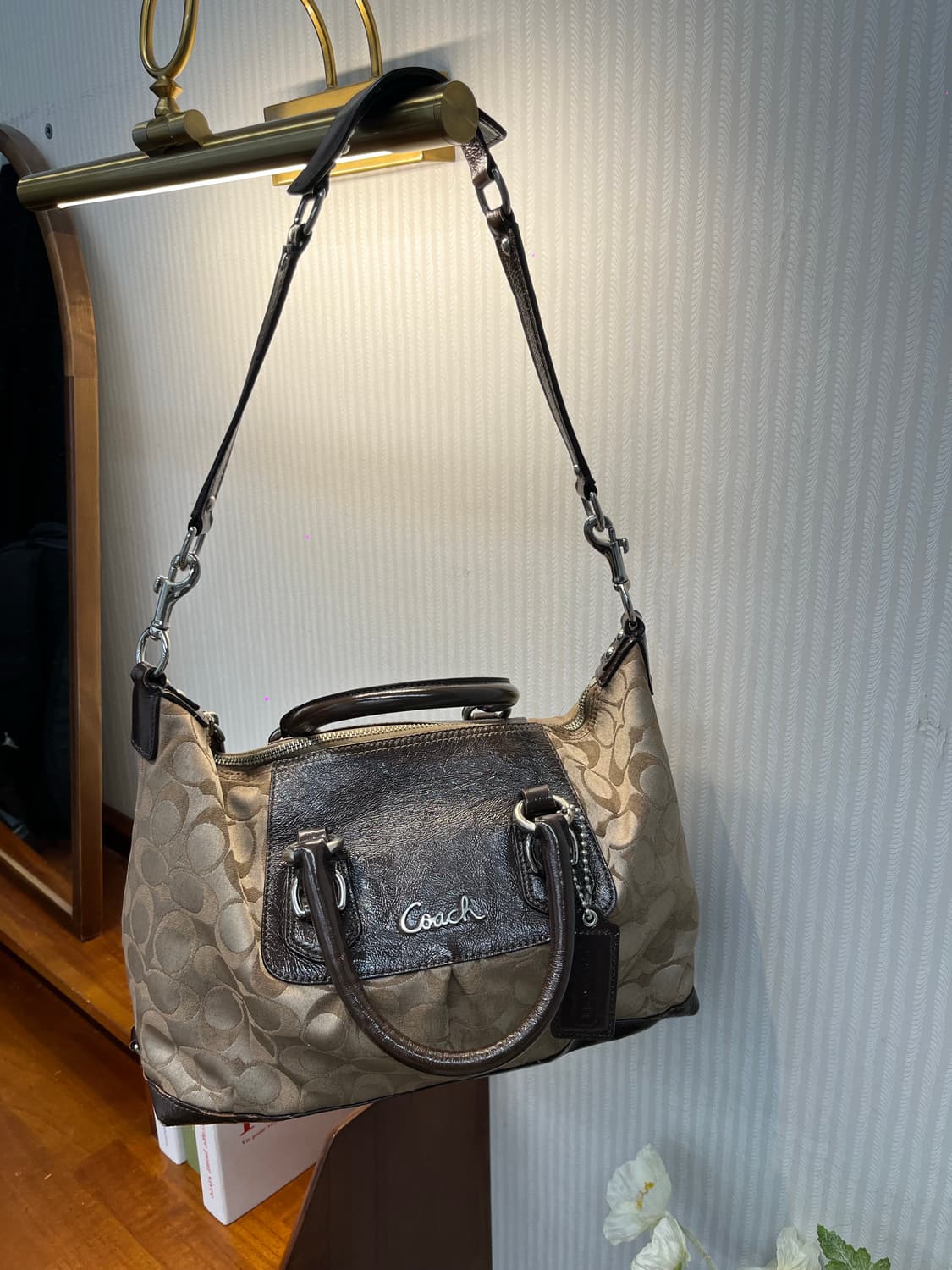 Coach Basic Brown Shoulder Bag 상품이미지1