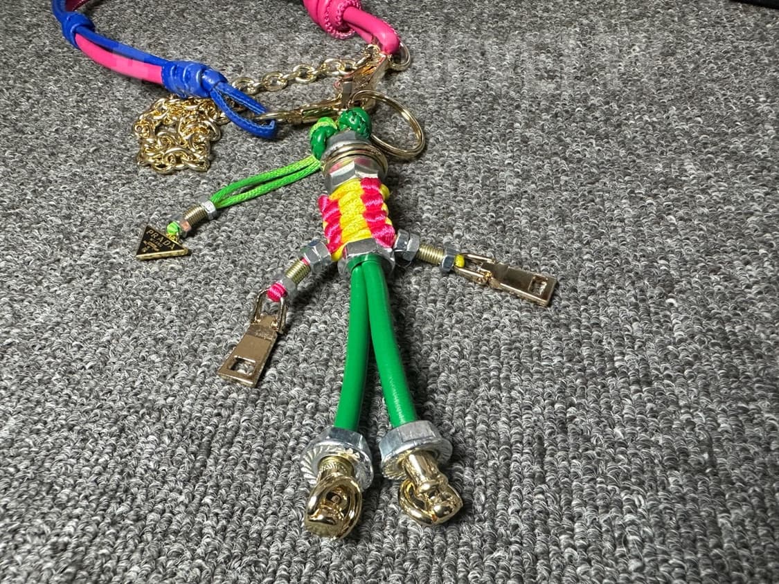 프라다 로봇 백참 블루 상품이미지8