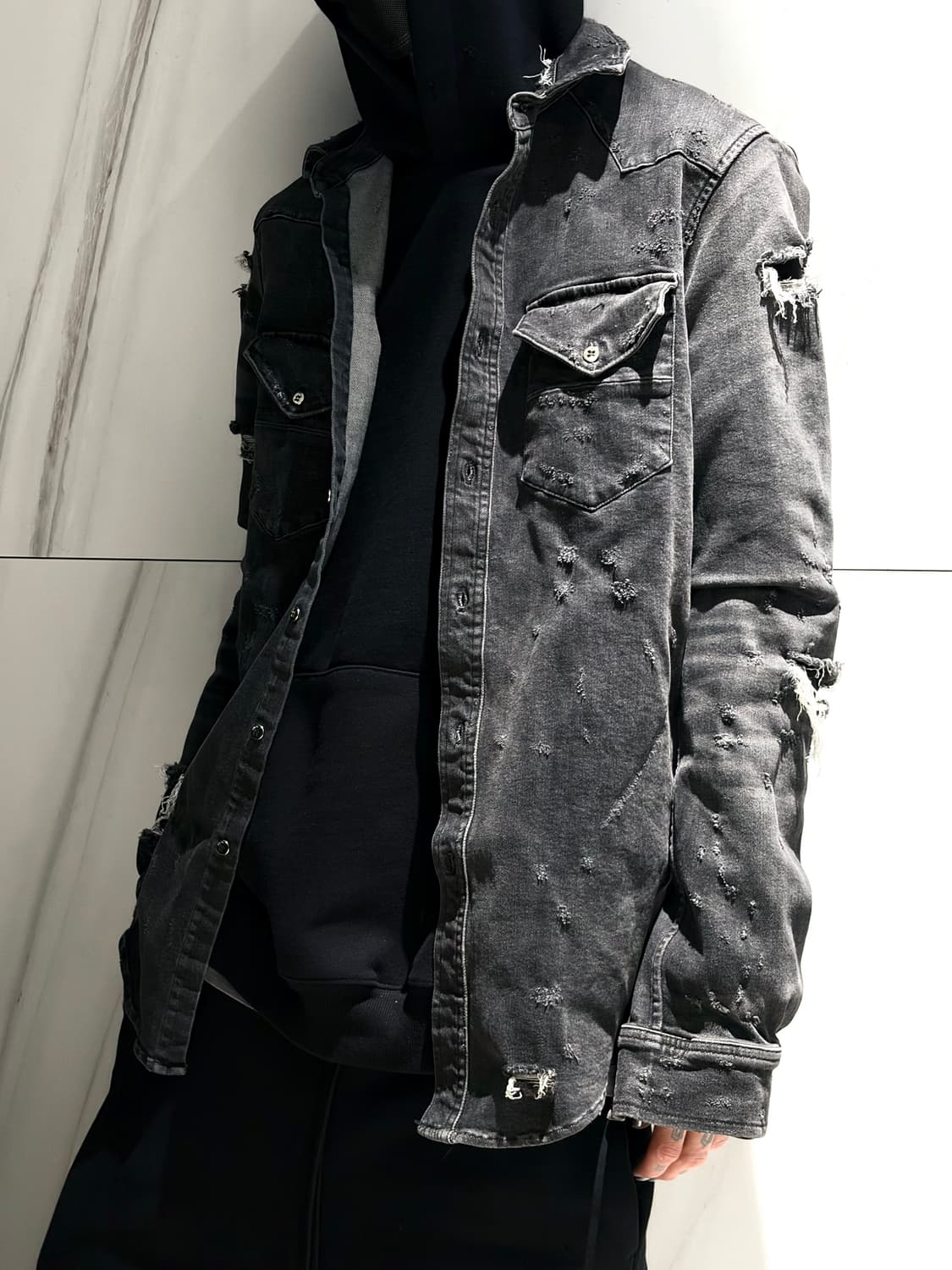 AMIRI 아미리 챠콜 디스트로이드 데님 셔츠 상품이미지1