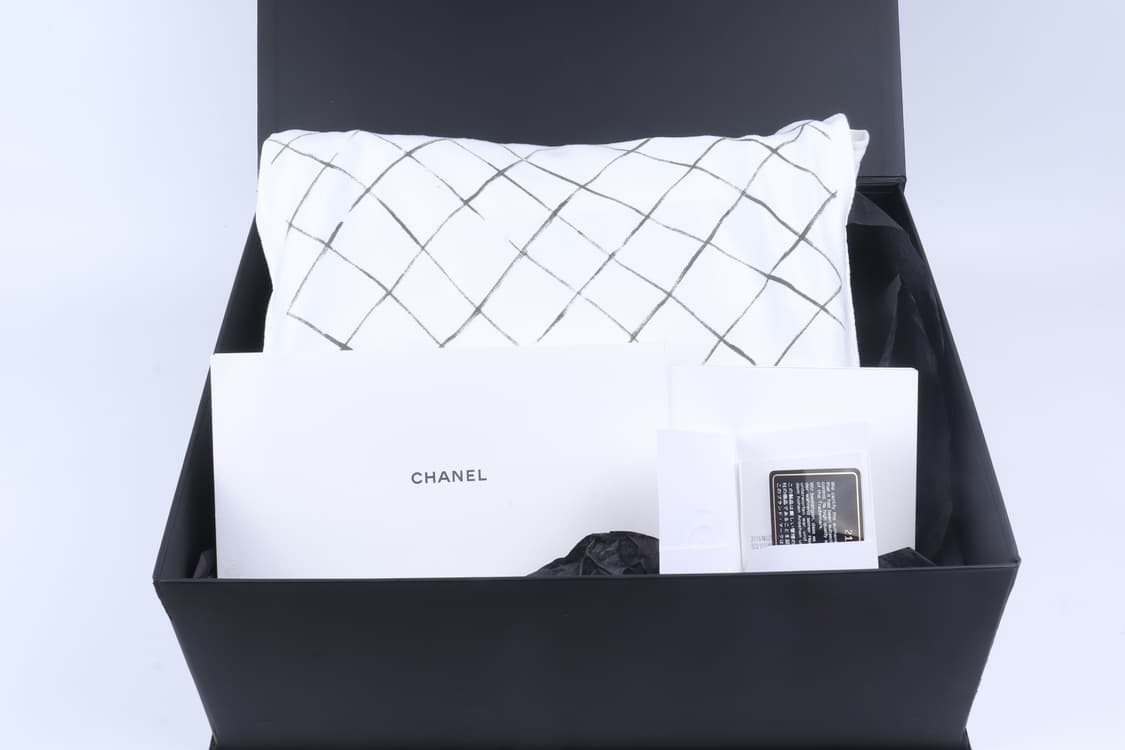 샤넬 클래식 캐비어 블랙 라지 은장 A58600 상품이미지10