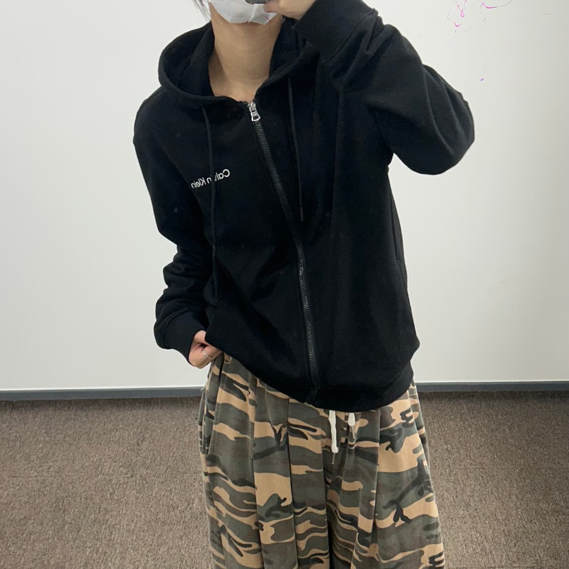 Calvin Klein 켈빈클라인 스펠아웃 로고 블랙 후드집업 상품이미지3