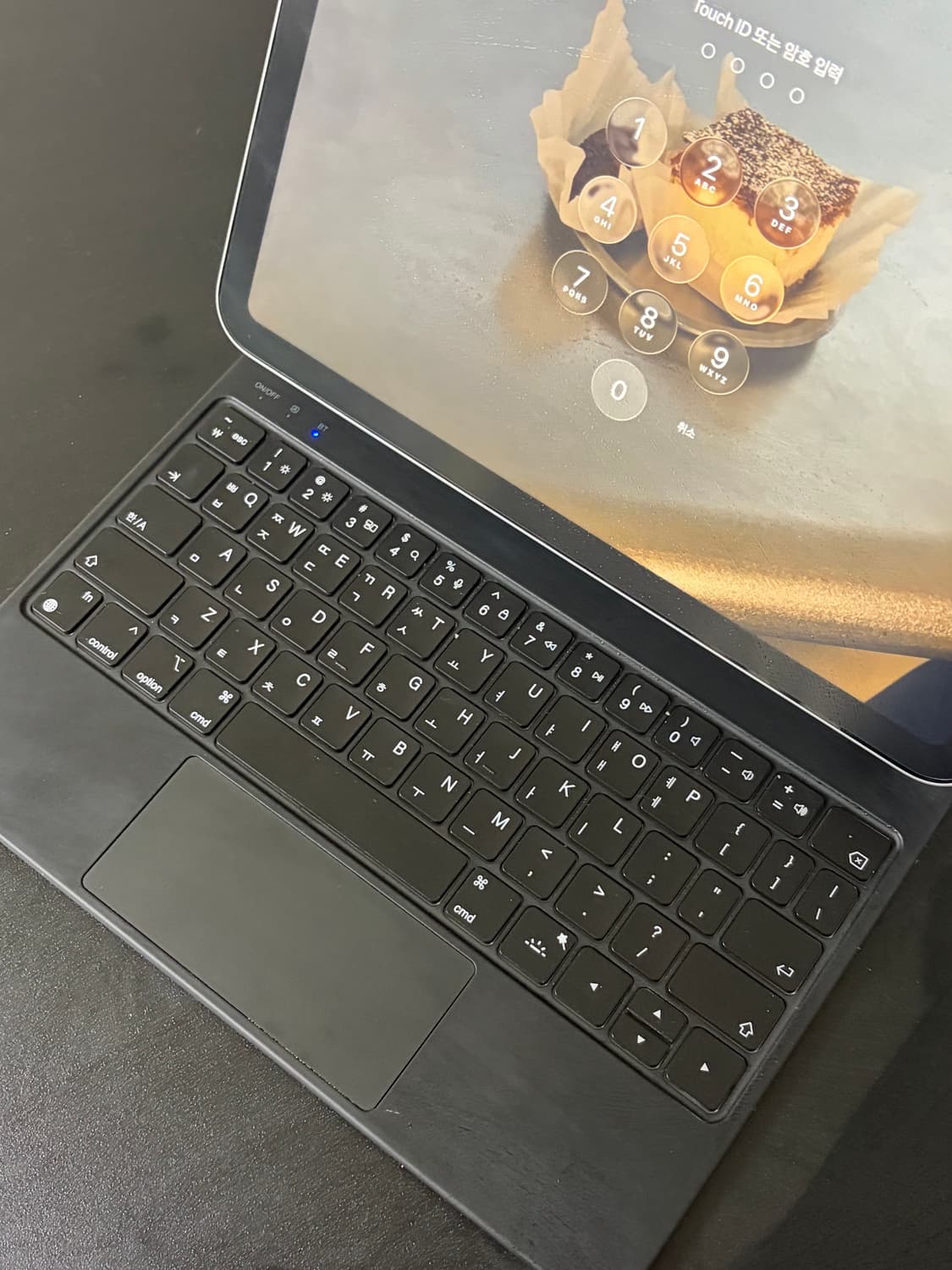 아이패드 A16 128기가 + HOU 매직 키보드 상품이미지3