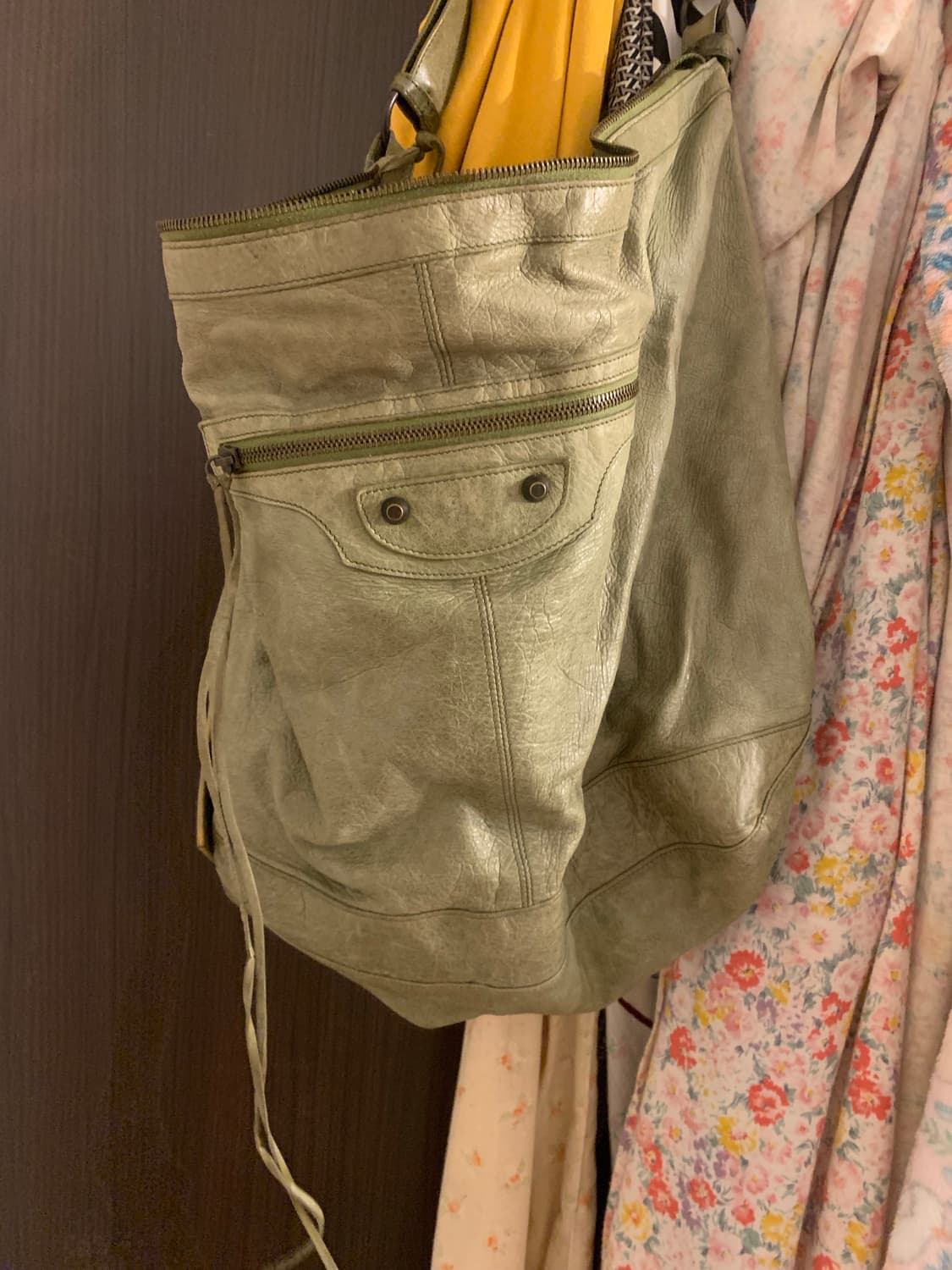 발렌시아가 커리어 라지 상품이미지2