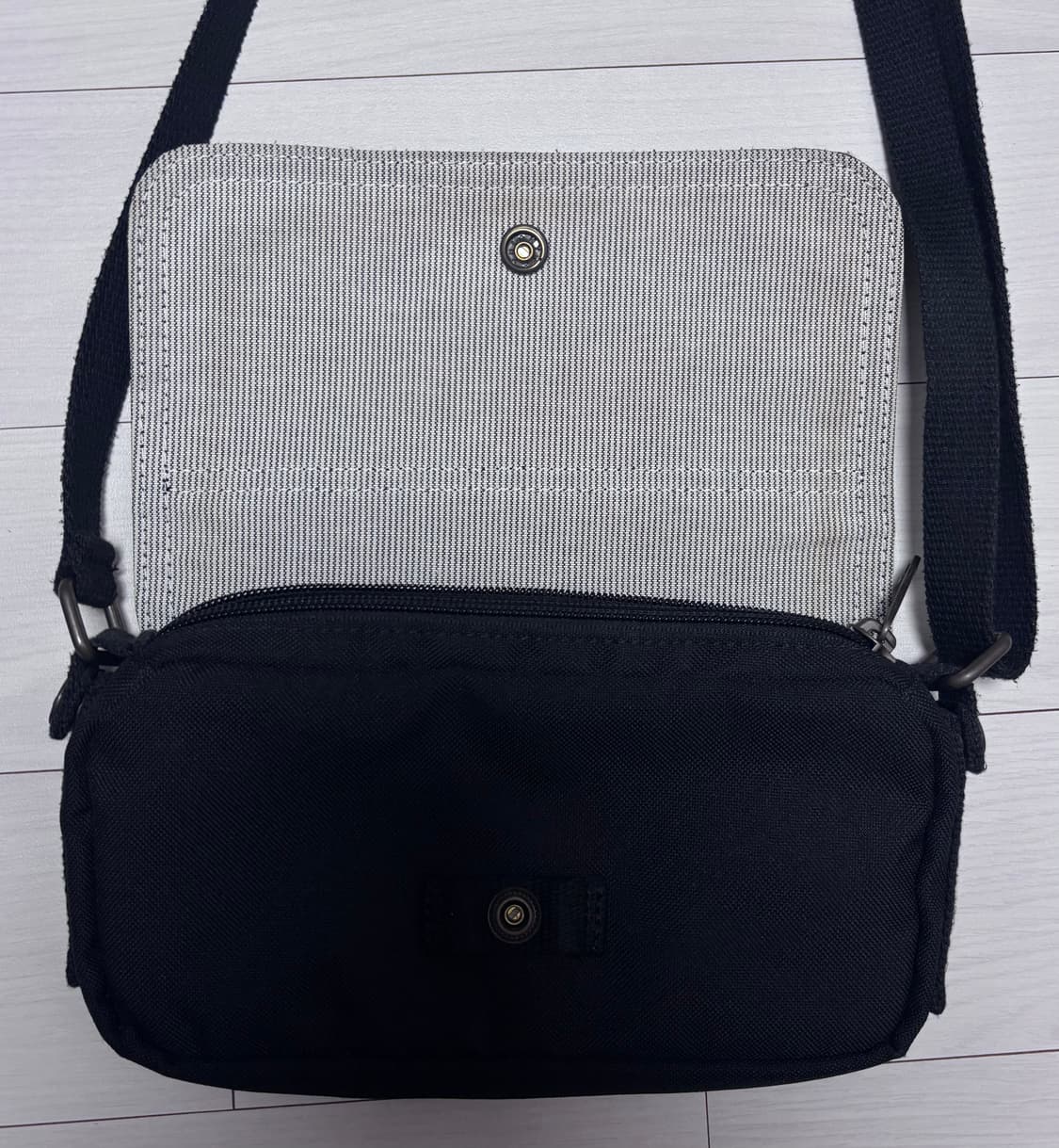 무료배송) 칼하트 에센셜 파우치 블랙 미니 크로스백 상품이미지4