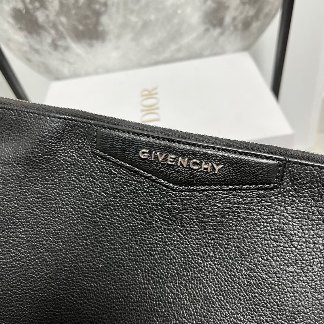 정품 34x24) 지방시 블랙레더 안티고나 클러치 상품이미지3