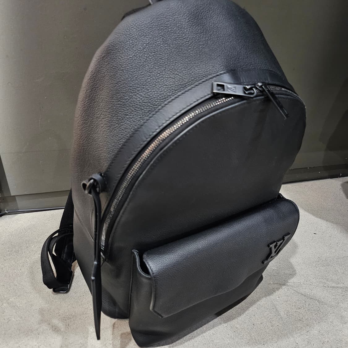 루이비통 테이크오프 LV 에어로그램 백팩 블랙 상품이미지4