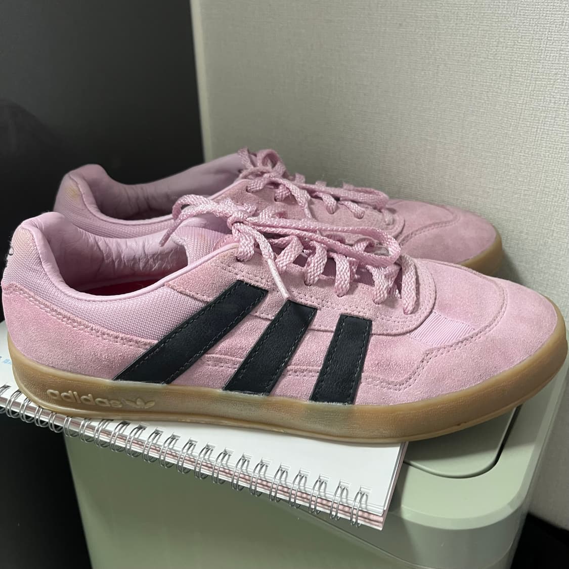 아디다스 x 마크 곤잘레스 알로하 슈퍼 라이트 오키드 코어블랙240 상품이미지1