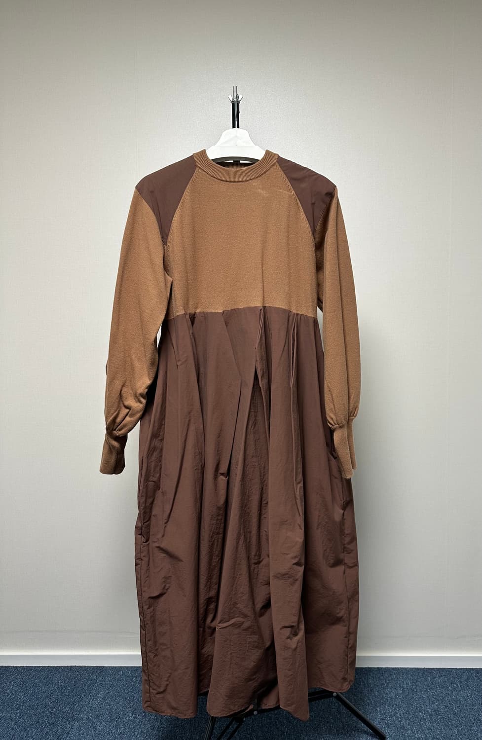 HeRIN.CYE 헤린사이 엘보우 패치 니트 드레스(엔폴드스타일) 상품이미지5