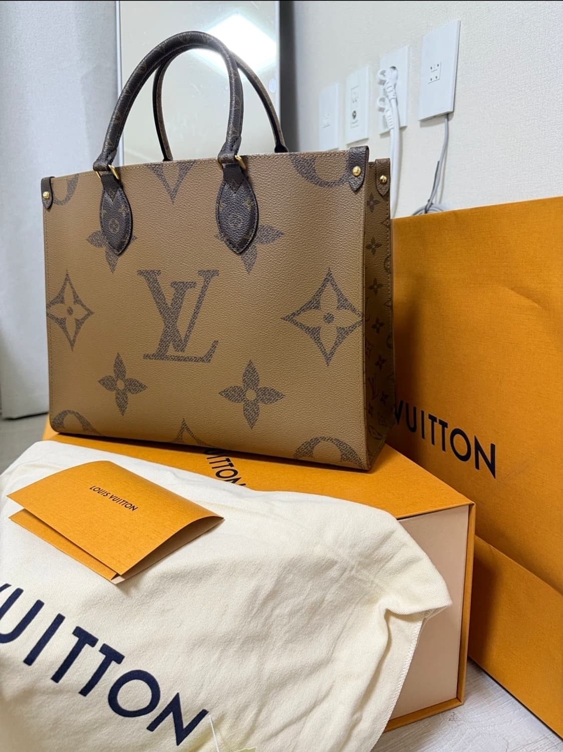 루이비통 온더고 MM 모노그램 토트백 상품이미지1