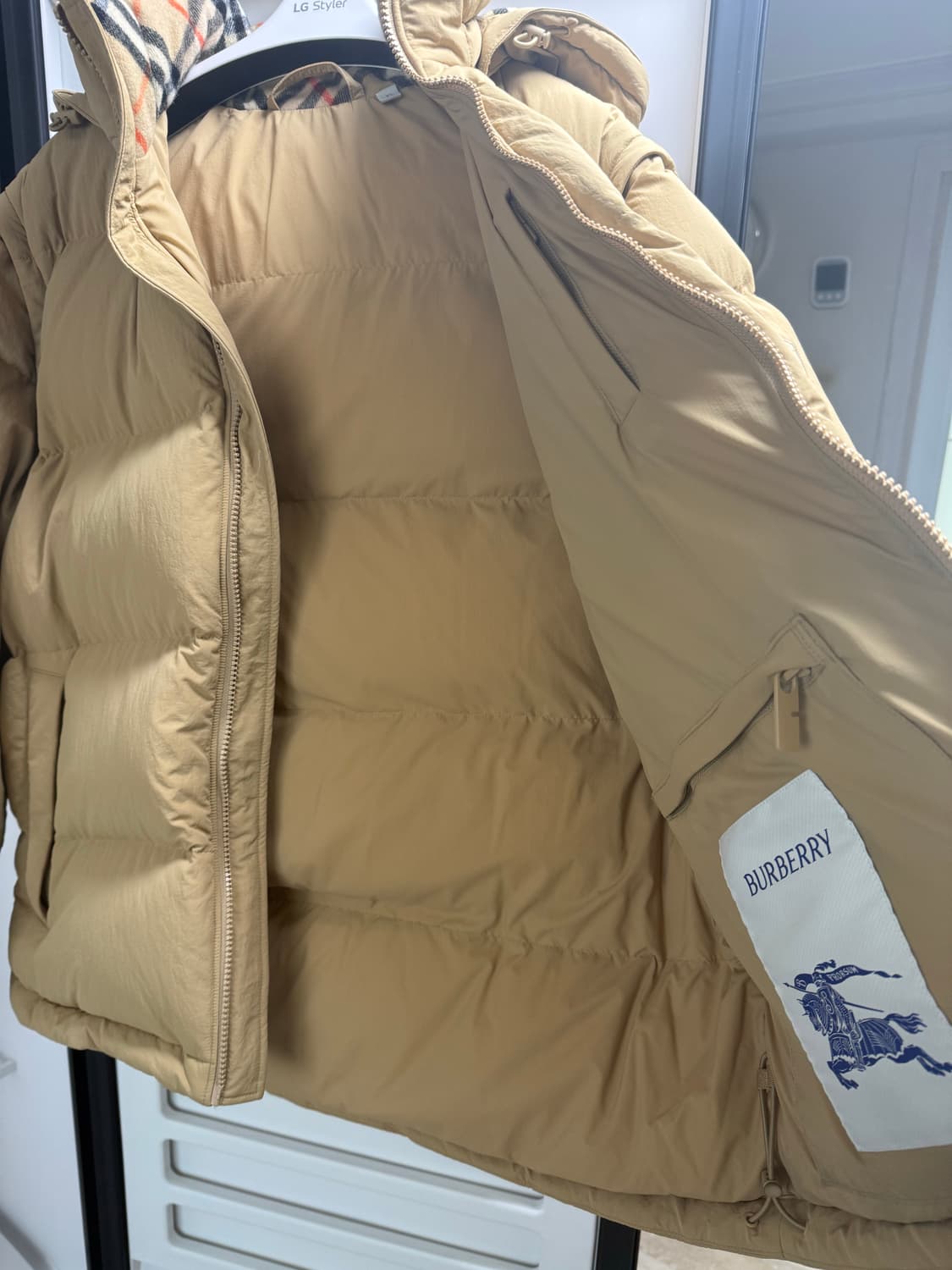 24fw 버버리 베이지 패딩 판매 상품이미지3