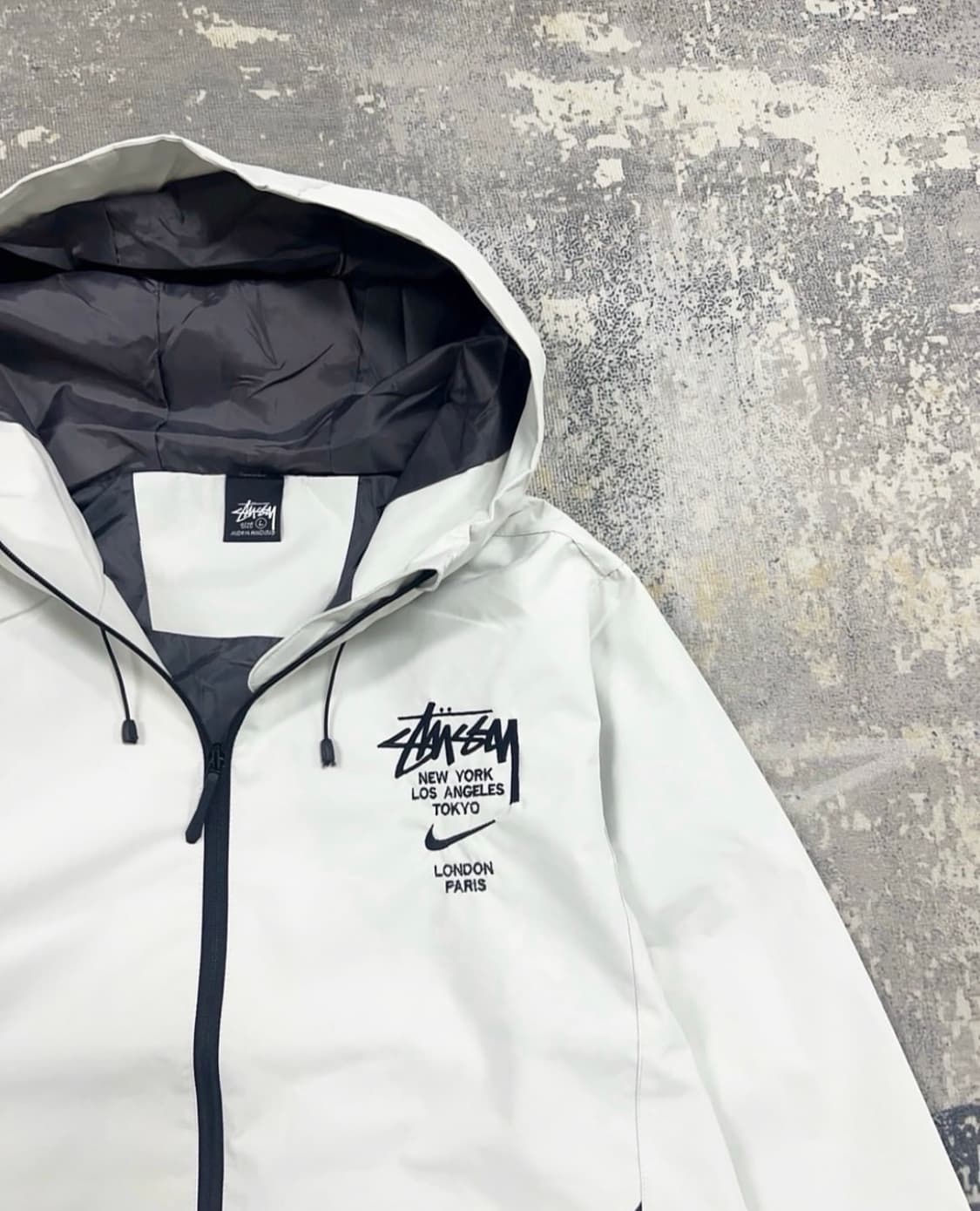 나이키x스투시 월드투어로고 바람막이 상품이미지4