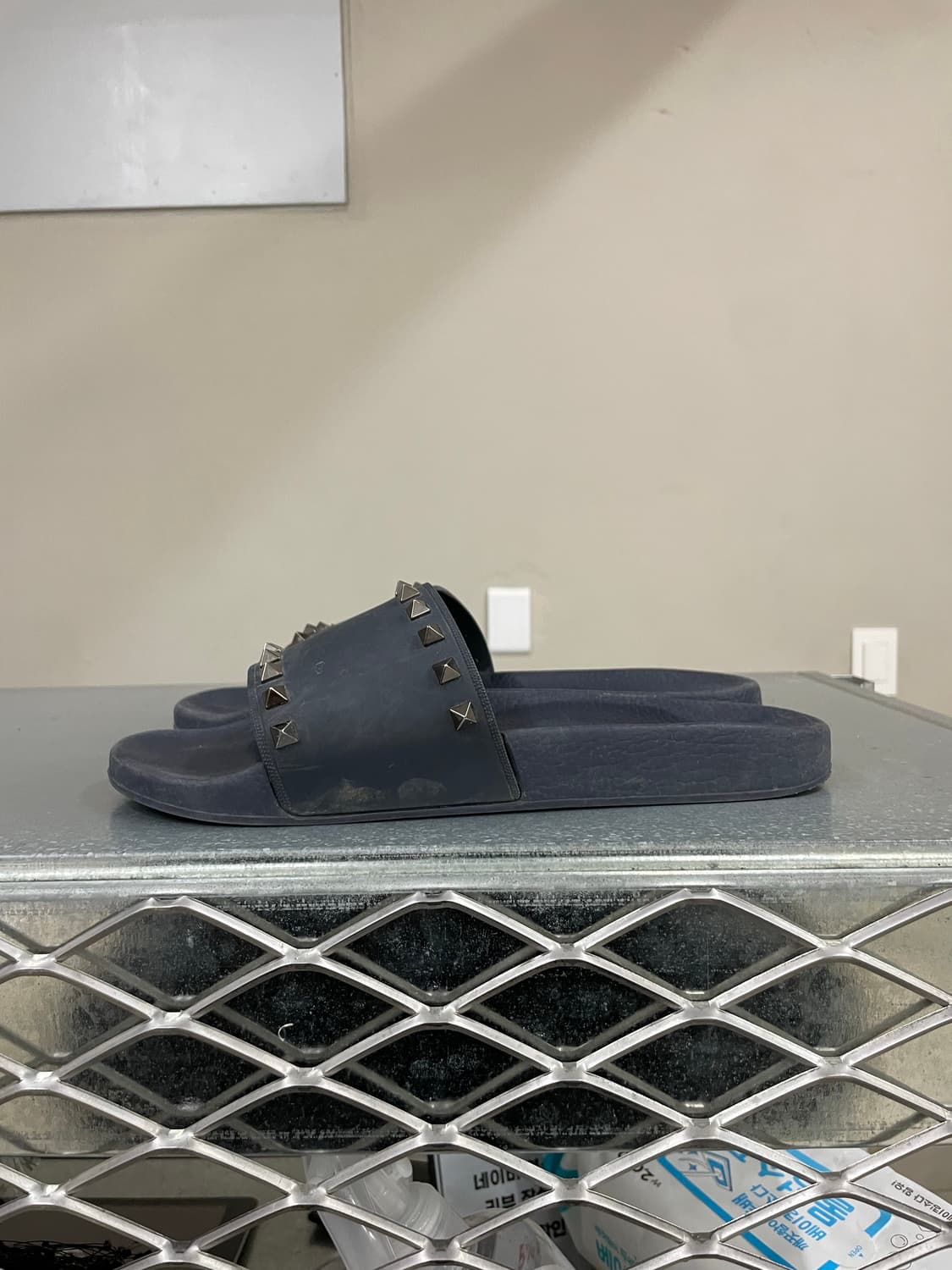 발렌티노 락스터드 러버 슬라이드 EU42 (gr-3999) 상품이미지1